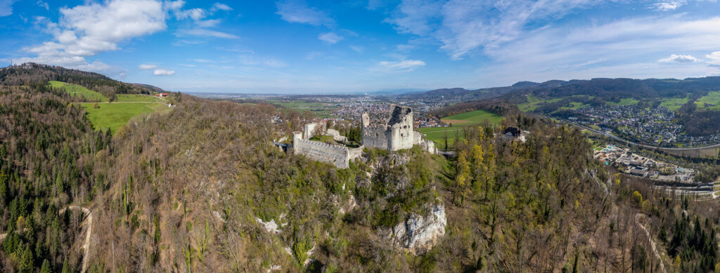 Rundwanderung Aesch - Burgruine Pfeffingen - Blattepass - Panorama 1