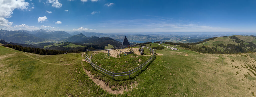 Rundwanderung Le Brand - Le Cousimbert - La Berra - Panorama 2