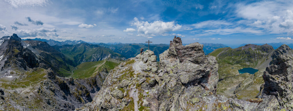 Rundwanderung Pizolhütte - Pizol - Hochwart - 5 Seen - Panorama 1